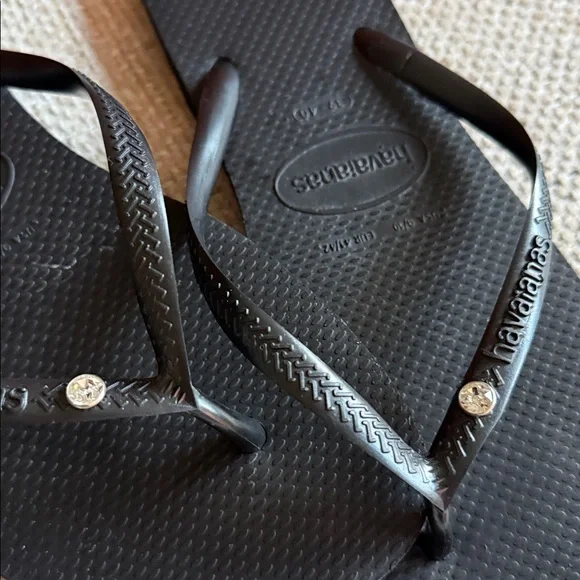 Havaianas Navy and Black Flip Flops
Swarovski Crystals on Black - Picture 3 of 4